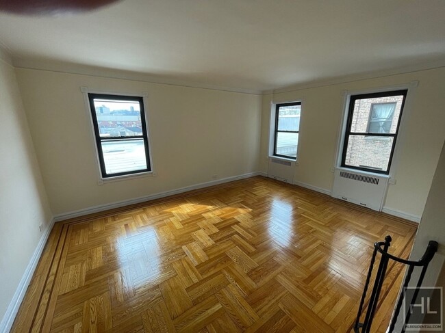 Photo - BROADWAY Unit 4C