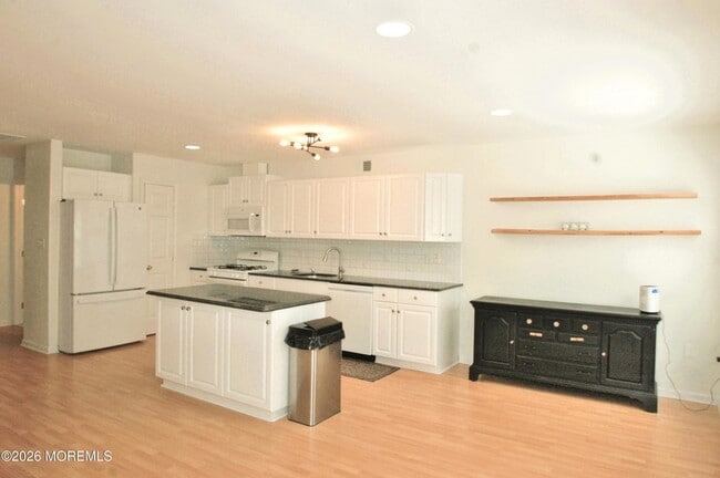 Photo - 574 Beachway Ave