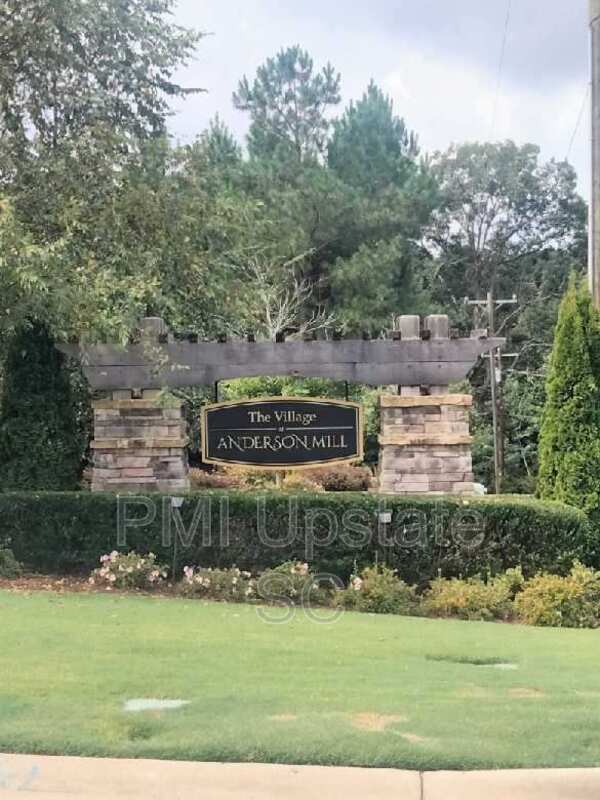 Photo - 567 Chantry Ln