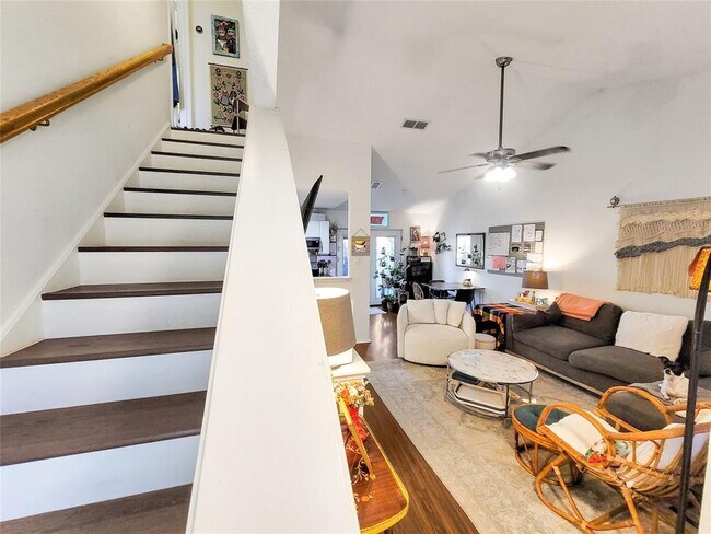 Photo - 1015 E Yager Ln Unit 9