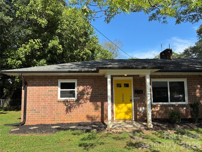 Building Photo - 204 Westview Dr Unit B