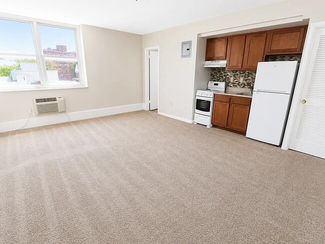 University Place Studio - Available August! - Oakland Apartments