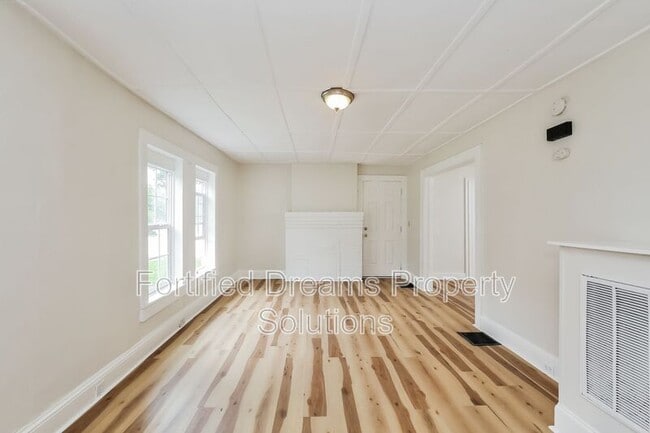 Photo - 2218 Greenway Ave NW