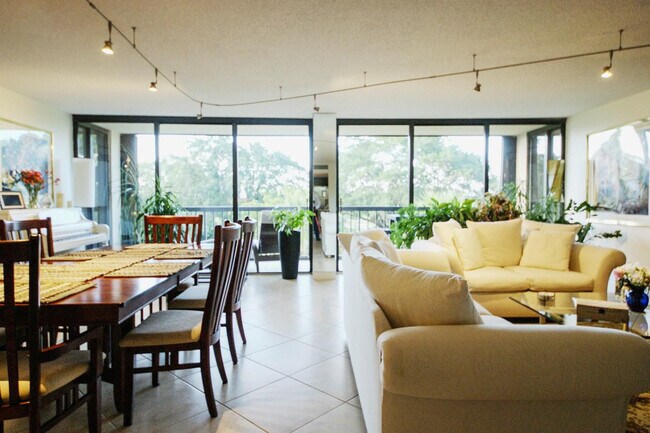 Photo - 2480 Presidential Way Unit 302