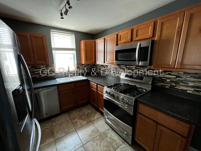 Photo - 2840 N Maplewood Ave Unit 2
