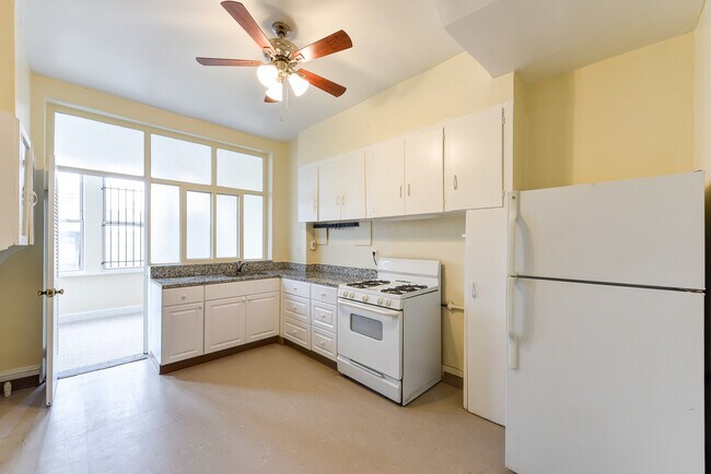 Photo - 1724 Lamont St NW Unidad 1724 Lamont - Mainfloor