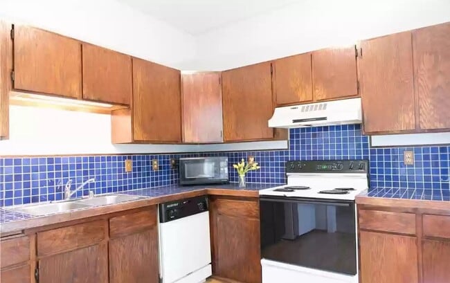 Photo - Charming 3 bed 1.5 bath available in Bellingham!