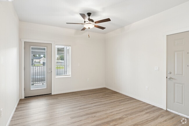 2BR, 1BA - 895SF - Living Room