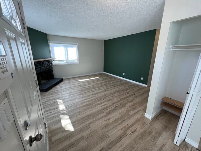 Photo - 1050 St David Crescent