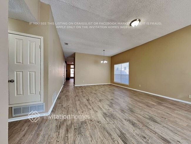 Photo - 2060 Camelot Dr