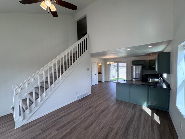 Photo - 629 E Pine St