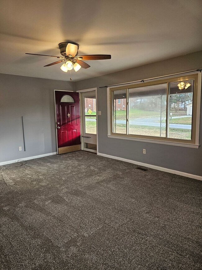 Photo - 3 bedroom 2 bathroom for rent!