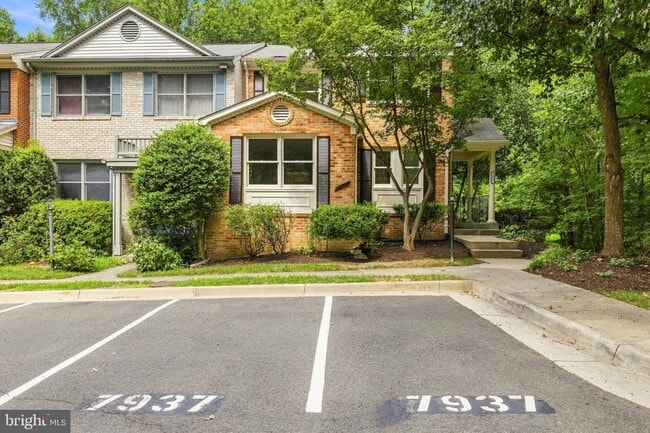 Building Photo - 7937 Valleyfield Dr