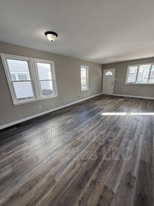 Photo - 105 W Broadway Ave