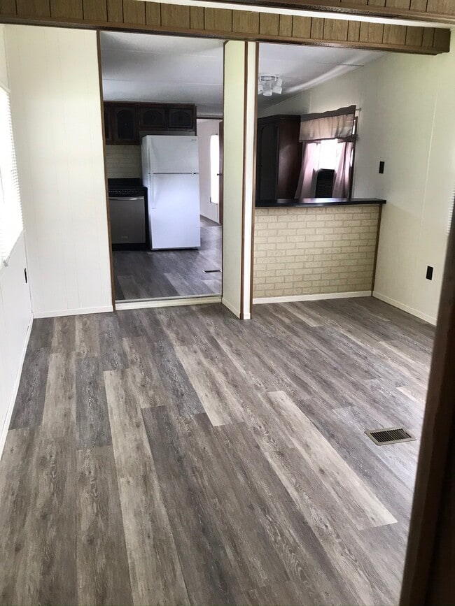 Photo - 208 Bee Ridge Rd