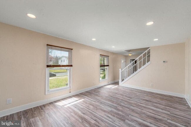 Photo - 1908 Champlain Dr
