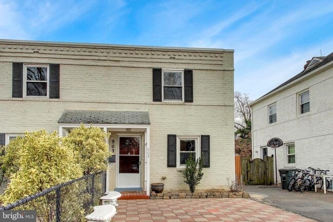 Photo - 903 S Irving St