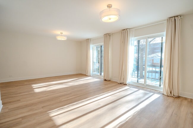 Photo - 2740 W Farragut Ave Unidad 1