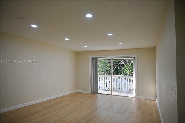 Photo - 15201 NE 6th Ave Condo Unit C305