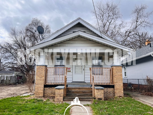 Building Photo - 3 Bedroom House