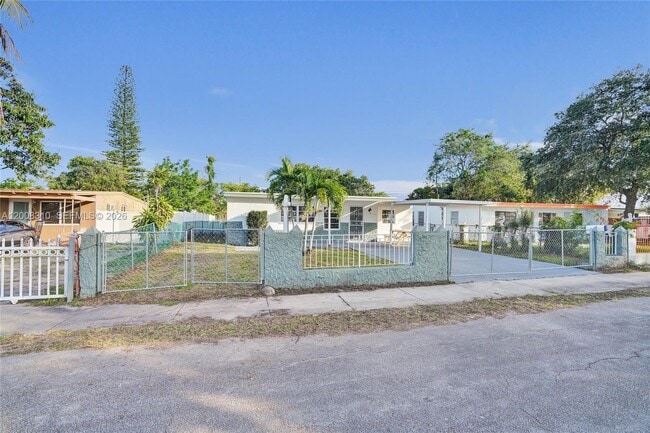 Building Photo - 2100 Service Rd