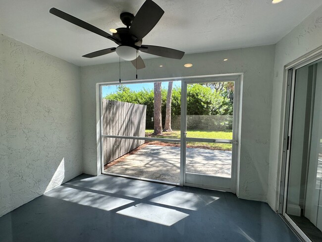 Photo - AVAILABLE NOW!  2 Bedroom 2 Bath Duplex wi...