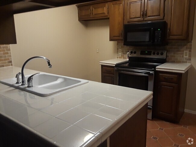 Building Photo - E 22nd St Duplex Unit 9905 Rental