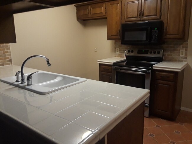 Building Photo - E 22nd St Duplex Unit 9905 Rental