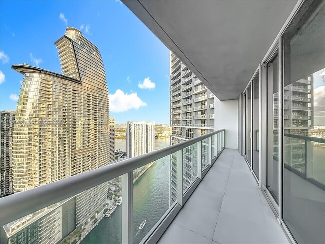 Building Photo - 475 Brickell Ave Unit 4215