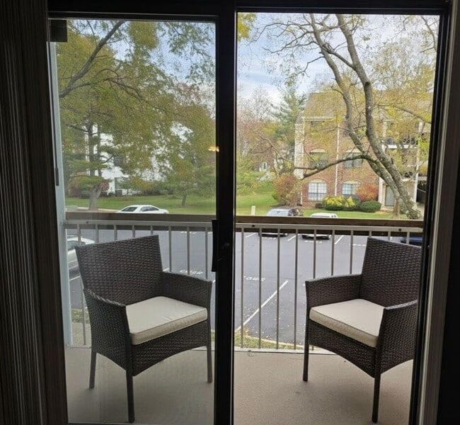 Photo - 447 Danbury Ln