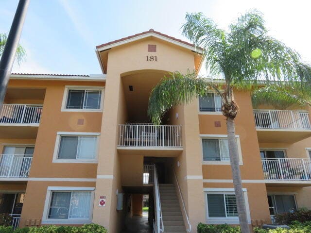 Building Photo - 181 SW Palm Dr Unit 206 Rental