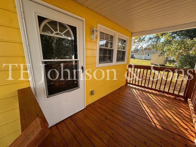 Photo - Cozy 3 Bedroom Home with Modern Touches in...