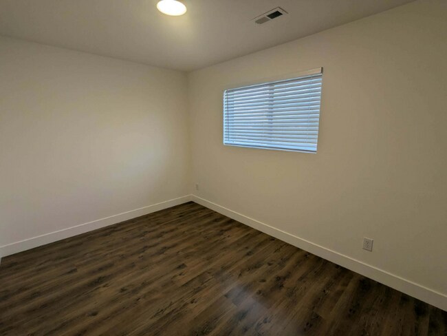 Photo - 341 E 2700 N