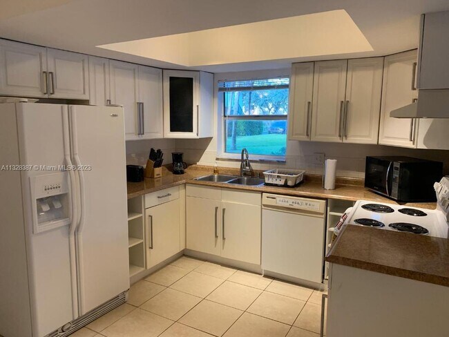 Photo - 8404 W Sample Rd Unidad 133 Rental