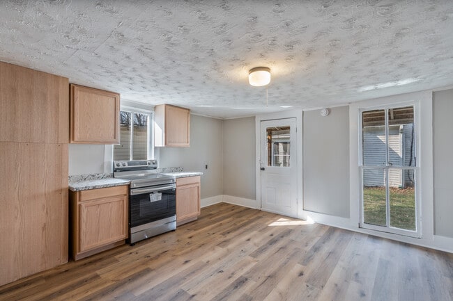 Photo - 319 Montague St