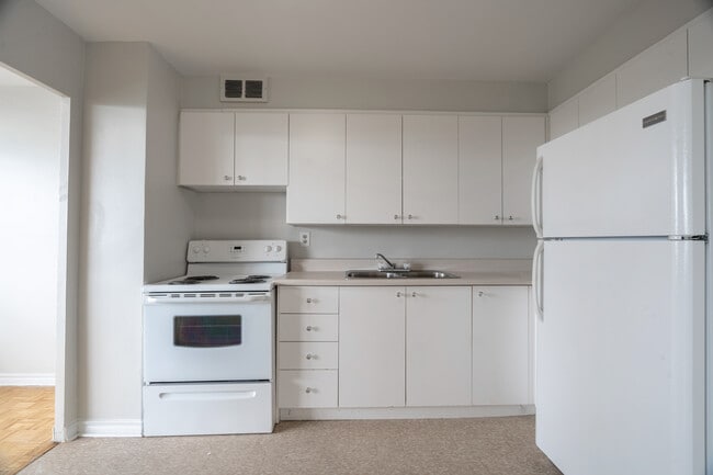 Photo - 310 Niska Road