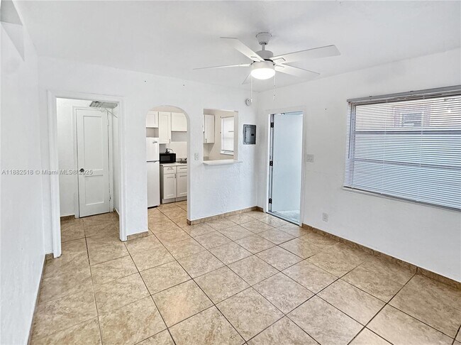 Photo - 1834 Harding St Unidad 1