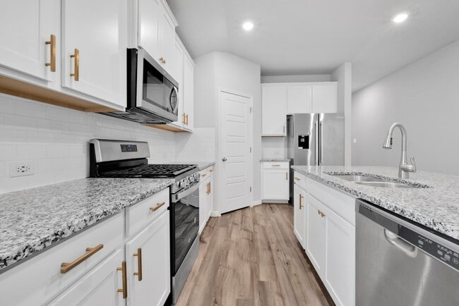 Photo - Charming 4-Bedroom 3-Bathroom Home in Westpointe – Community Amenities & Prime Location!