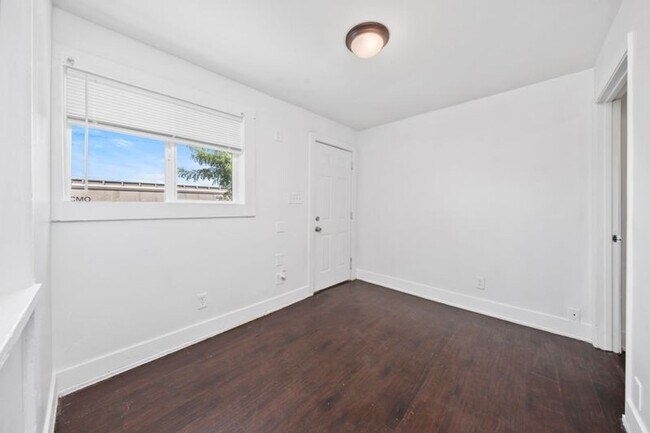 Photo - 1 Bedroom 1 Bath duplex in Roseville!