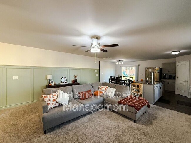 Photo - 245 Desert Cir