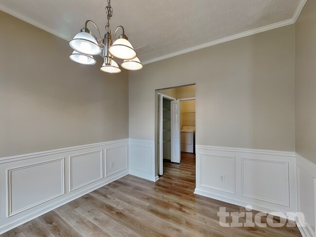 Photo - 315 Clairidge Ln SW