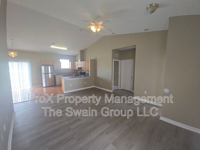 Photo - 1428 Bluff Loop