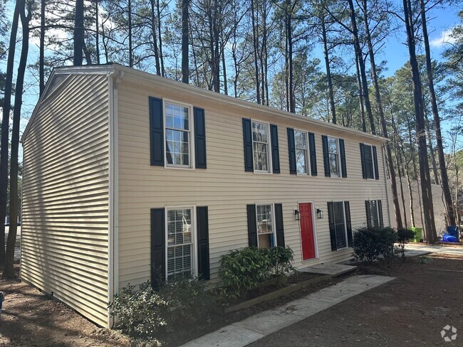 Building Photo - Stunning 2-bedroom, 2.5-bathroom Apartment