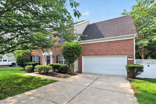 Building Photo - Recently Updated 4BD/2.5BA Home in Melbourne Community of Huntersville!