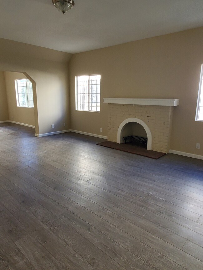 Photo - 947 S Sycamore Ave Unidad 947