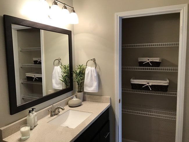 Photo - Heritage Lake Apartments