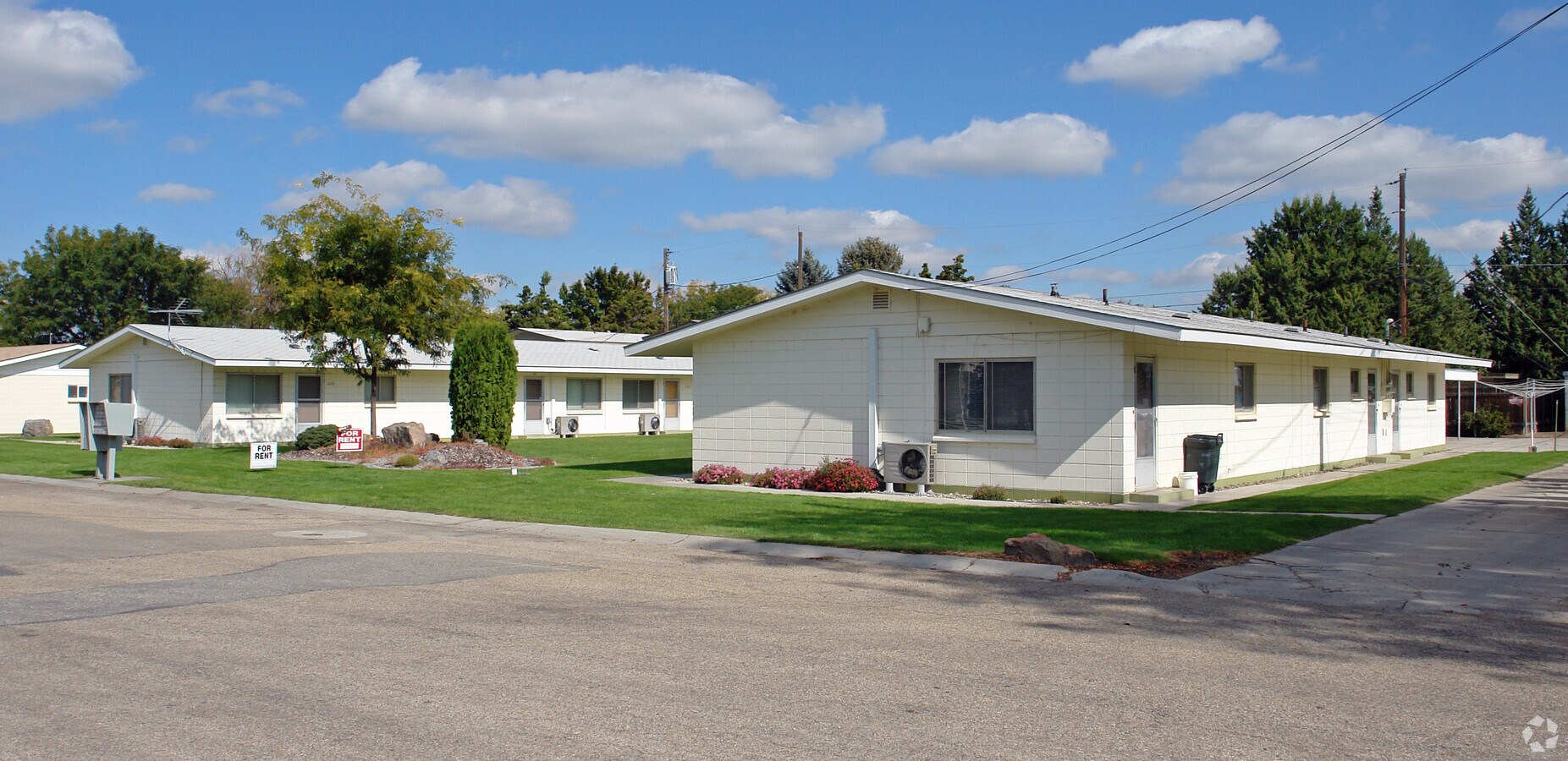 Checola Park Apartments - Checola Park Apartments