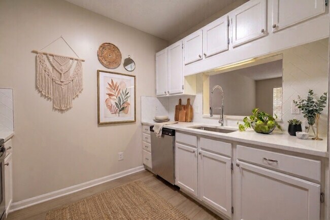 Photo - Cardinal Apartments