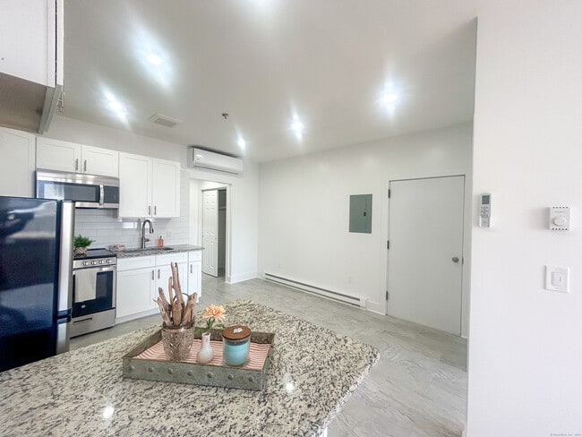 Photo - 207 Bank St Unit 201