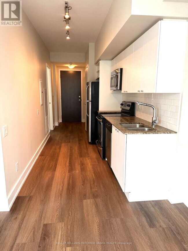 Photo - 105 The Queensway Unité 1913